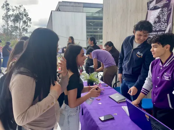 Introducción a AWS — Yachana Day UCuenca — foto 2