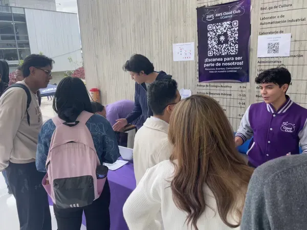 Introducción a AWS — Yachana Day UCuenca — foto 4