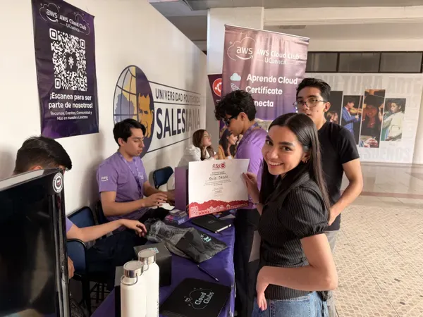 AWS Club en FLISol — foto 5