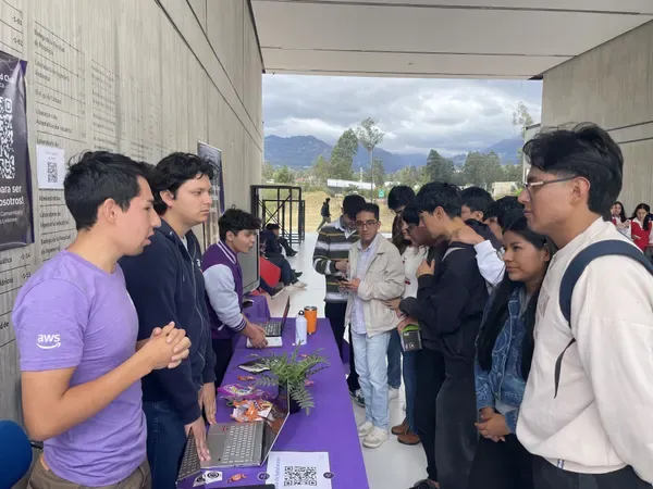 Introducción a AWS — Yachana Day UCuenca — foto 5
