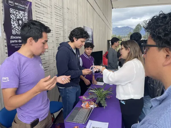 Introducción a AWS — Yachana Day UCuenca — foto 6