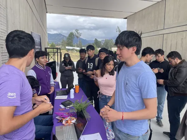 Introducción a AWS — Yachana Day UCuenca — foto 11
