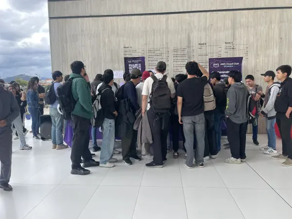 Introducción a AWS — Yachana Day UCuenca — foto 16