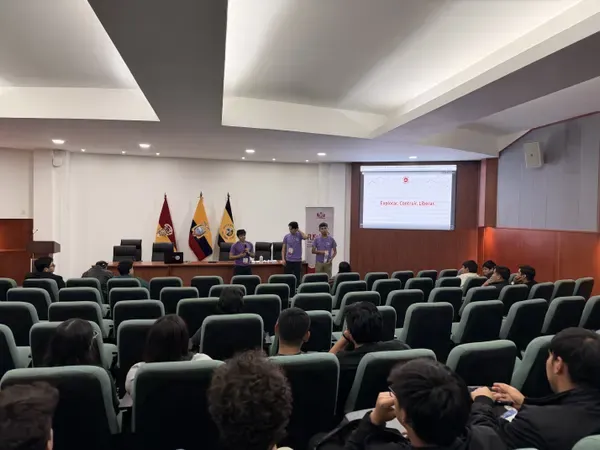 AWS Club en FLISol — foto 16