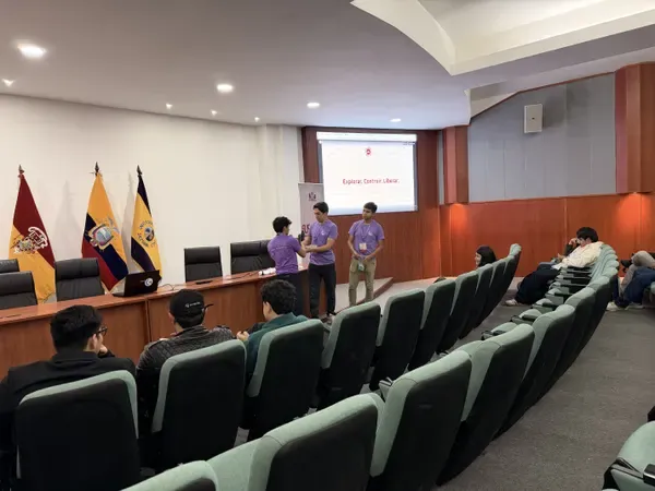 AWS Club en FLISol — foto 17