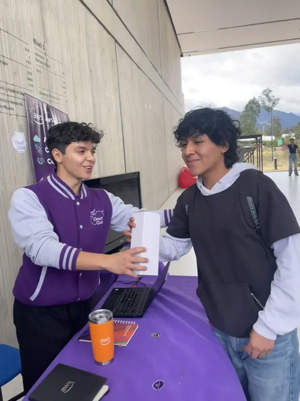 Introducción a AWS — Yachana Day UCuenca — foto 18
